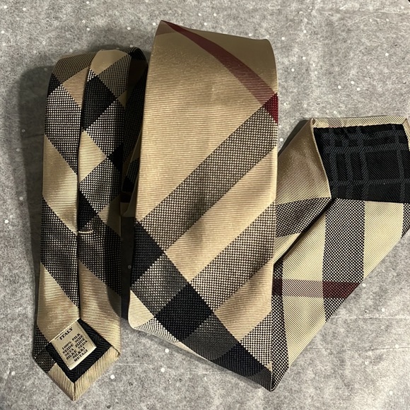 Burberry Classic Necktie - Picture 2 of 4